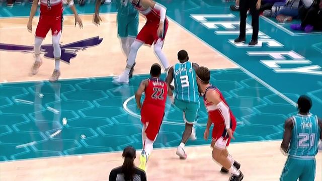 【2022年11月08日 奇才vs黄蜂集锦】视防守如无物！罗齐尔跳步杀入篮下打板命中