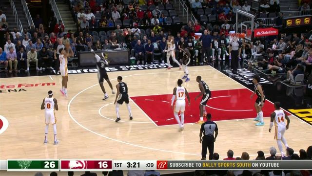 【2022年11月08日 雄鹿vs老鹰集锦】杰伦约翰逊抢断反击一马当先 完成空袭暴力虐筐