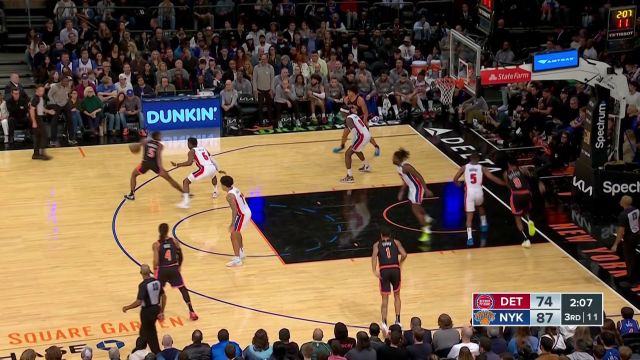 【2022年11月12日 活塞vs尼克斯集锦】串联球队快攻 海耶斯行进间连线斯图尔特单手暴扣