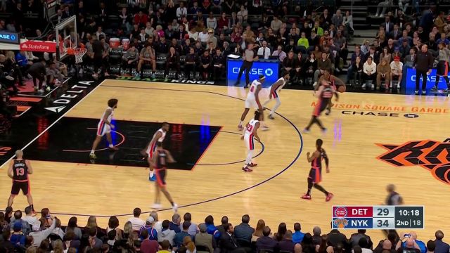 【2022年11月12日 活塞vs尼克斯集锦】这个难度有点高！罗斯大手一挥篮球正好卡在篮筐上方