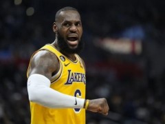 湖人最新伤病报告：浓眉腰部紧张大概率出战 詹姆斯小概率出战