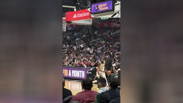 【2022年11月13日 篮网vs快船集锦】感受一下场边VIP视角下的杜兰特！无视防守强行干拔三分命中