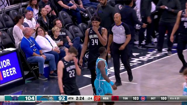 【2022年11月15日 黄蜂vs魔术集锦】打人别打脸啊！罗齐尔一巴掌呼掉卡特眼镜致其鼻梁出血