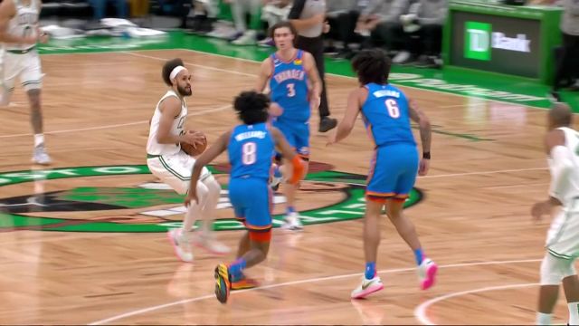 【2022年11月15日 雷霆vs凯尔特人集锦】姜还是老的辣！霍福德攻防转换顶着防守上篮打进还有加罚