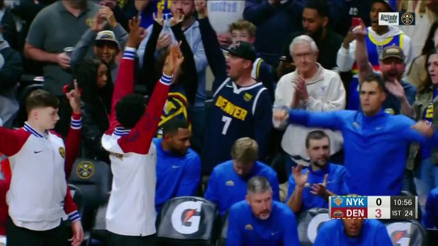 【2022年11月17日 尼克斯vs掘金集锦】穆雷空切篮下吸引防守 小波特底角空位三分接球就扔