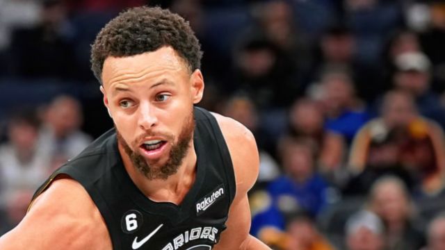 【2022年11月17日 勇士vs太阳集锦】抡冒烟了！库里上半场狂砍31分 超越东契奇赛季第一高