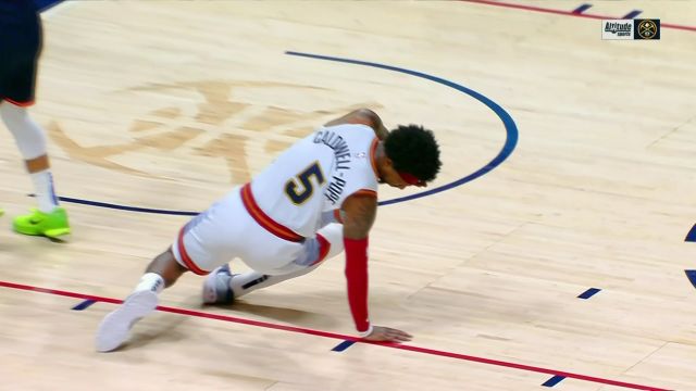 【2022年11月17日 尼克斯vs掘金集锦】差点给你骗了！波普掩面倒地 裁判通过回放明察秋毫无犯规