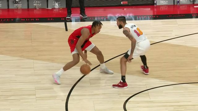 【2022年11月17日 热火vs猛龙集锦】全凭个人实力！巴恩斯碾进内线翻身抛投命中