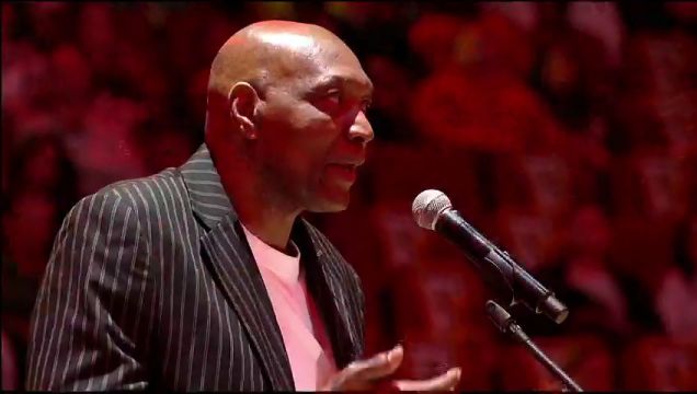 【2022年11月19日 步行者vs火箭集锦】向初代篮球超巨致敬 火箭退役名人堂球员埃尔文-海耶斯44号球衣仪式