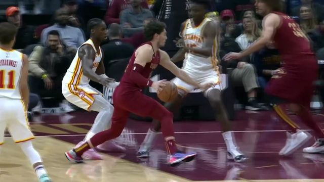 【2022年11月22日 老鹰vs骑士集锦】施展穿花蝴蝶步 奥斯曼避实就虚突破上篮轻松得手