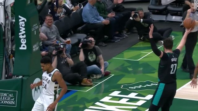 【2022年11月22日 开拓者vs雄鹿集锦】试试水先！字母哥攻防转换冲进来反篮上进