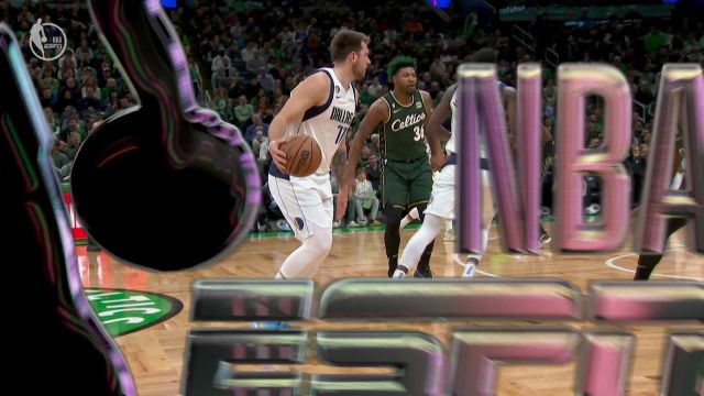 【2022年11月24日 独行侠vs凯尔特人集锦】全凭个人实力！东契奇强攻篮下顶开霍福德出手2+1