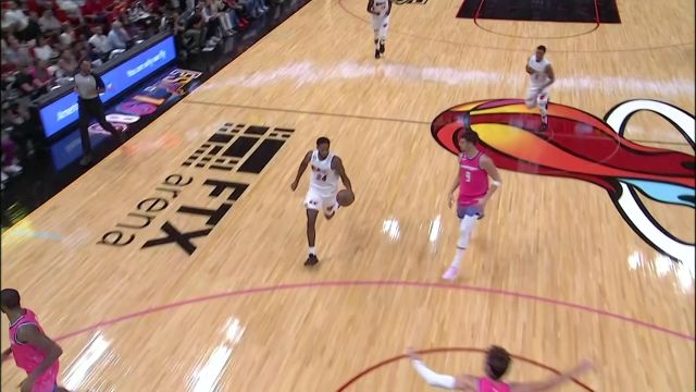 【2022年11月26日 奇才vs热火集锦】明知山有虎偏向虎山行！马丁见缝插针强硬上篮打进