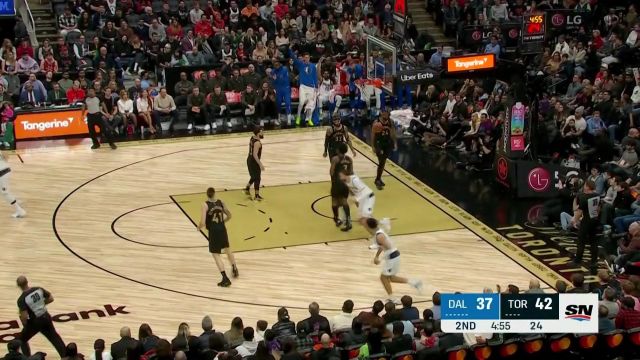 【2022年11月27日 独行侠vs猛龙集锦】东契奇以球领人送妙传 哈达威拍马赶到单臂炸筐