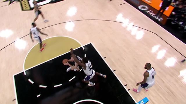 【2022年11月27日 湖人vs马刺集锦】手感柔和抛投打进 珀尔特尔无视托马斯轻松得手