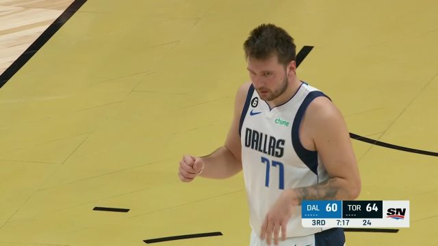 【2022年11月27日 独行侠vs猛龙集锦】招牌动作炉火纯青 东契奇手起刀落撤步三分命中