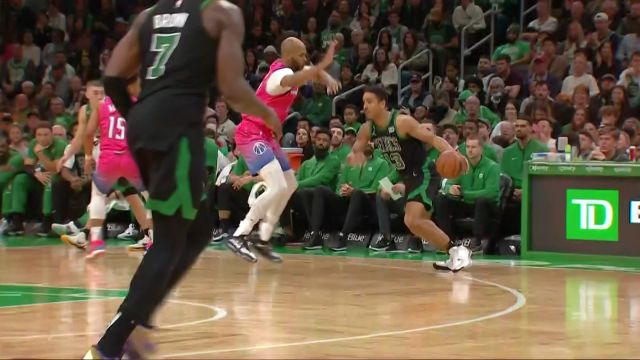 【2022年11月28日 奇才vs凯尔特人集锦】兜兜转转晃飞防守！布罗格登风骚妙传助飞克奈特空接暴扣