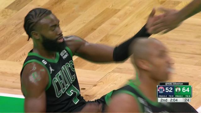 【2022年11月28日 奇才vs凯尔特人集锦】比尔带球突破掀翻防守 巴顿旱地拔葱双臂暴扣挂筐