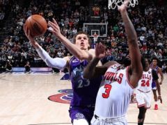 马尔卡宁空砍32分+7三分 爵士负公牛遭5连败