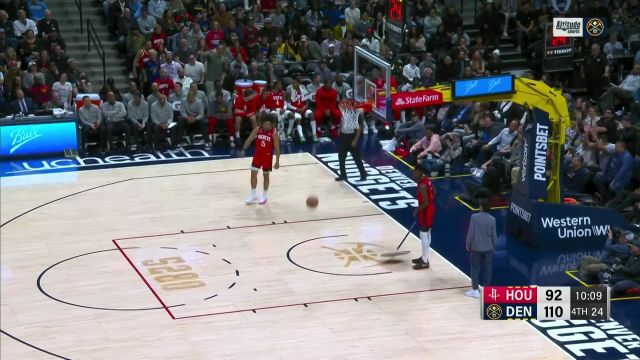 【2022年11月29日 火箭vs掘金集锦】镜头调皮地给到长达博班