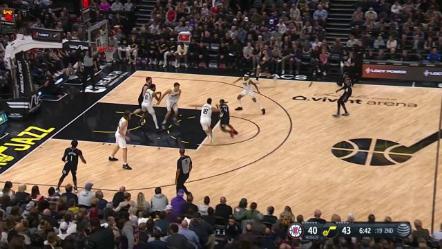 【2022年12月01日 快船vs爵士集锦】科温顿高高跃起完成分球 杰克逊三分出手正中靶心