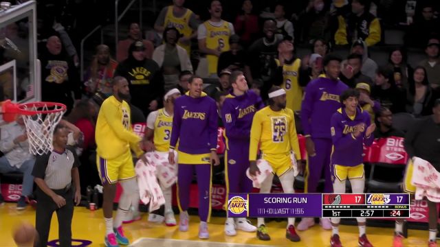 【2022年12月01日 开拓者vs湖人集锦】天空才是极限！里弗斯眼疾手快抢断滑翔暴扣一气呵成