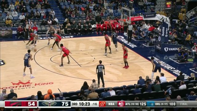 【2022年12月01日 猛龙vs鹈鹕集锦】阿尔瓦拉多吸引多人围堵送妙传 瓦兰积极跟进轻松上篮