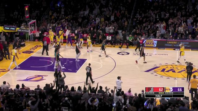 【2022年12月01日 开拓者vs湖人集锦】连续两节命中压哨！威少亮出绝活logo shot划破天际