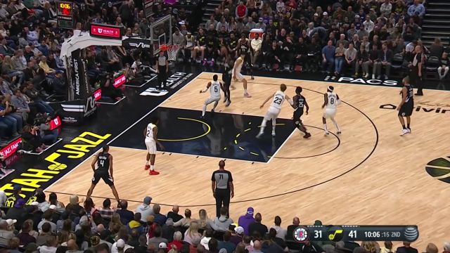 【2022年12月01日 快船vs爵士集锦】沃尔中距离抛投手拿把攥 塞克斯顿个人单打突破上篮