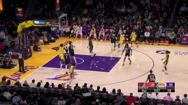 【2022年12月01日 开拓者vs湖人集锦】展现球队老大风范！詹姆斯连续突破跳投命中拉开分差