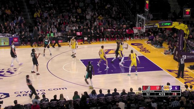 【2022年12月01日 开拓者vs湖人集锦】里弗斯天降神力四分卫长传 施罗德篮下接应抬手打进