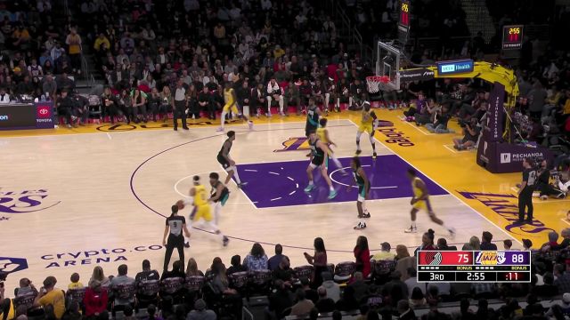 【2022年12月01日 开拓者vs湖人集锦】威少乱军从中挥手妙传 布莱恩特顺势起飞暴力灌篮