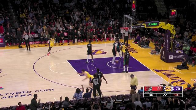 【2022年12月01日 开拓者vs湖人集锦】打你个出其不意！詹姆斯假动作晃开防守助攻里弗斯三分穿网