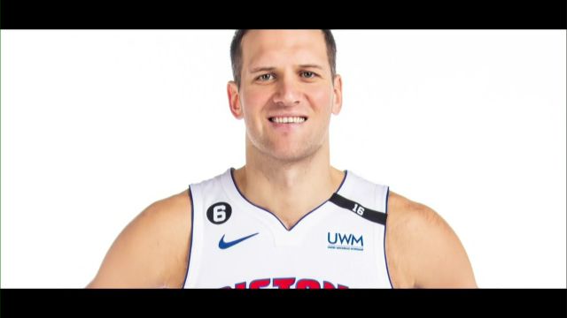 【2022年12月02日】独行侠vs活塞第3节英文原声回放