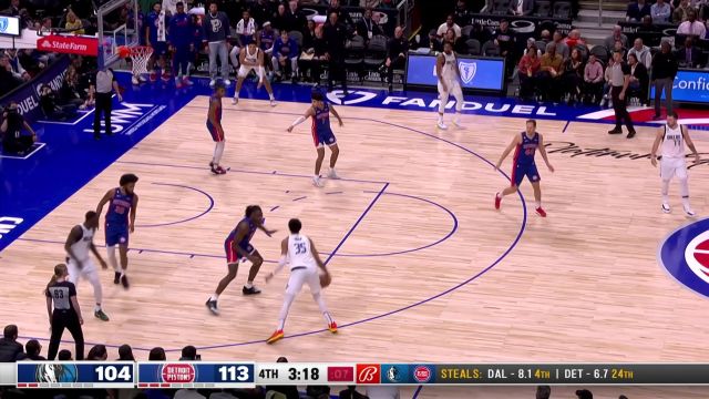 【2022年12月02日 独行侠vs活塞集锦】战旧主就是不讲理 伍德顶开斯图尔特双手暴扣