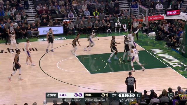 【2022年12月03日 湖人vs雄鹿集锦】终于等到你 詹姆斯接球转身挑篮得手