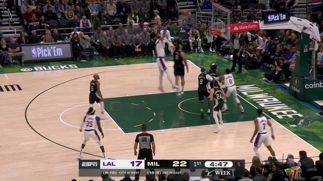 【2022年12月03日 湖人vs雄鹿集锦】这样的状态谁能拦得住 威少上场连送5记助攻一举反超比分