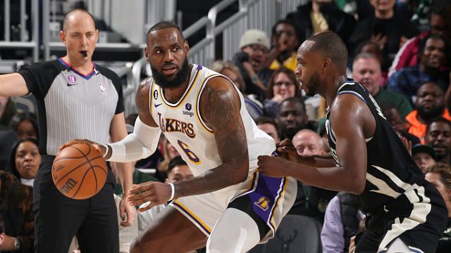 【2022年12月03日 湖人vs雄鹿集锦】湖人133-129雄鹿 湖人三巨头齐发力客场战胜雄鹿