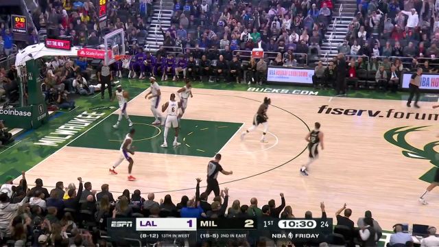 【2022年12月03日 湖人vs雄鹿集锦】攻防两端全面发挥 洛佩兹三分命中回身再送遮天大帽