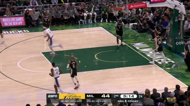 【2022年12月03日 湖人vs雄鹿集锦】点飞防守从容突破 浓眉空中拉杆暴扣技惊四座