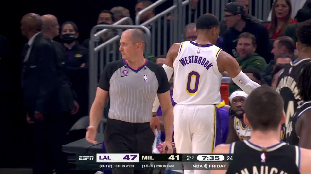 【2022年12月03日】NBA常规赛：湖人vs雄鹿第2节中文解说回放