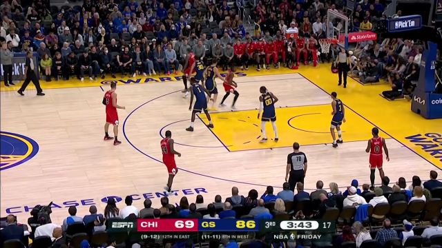 【2022年12月03日 公牛vs勇士集锦】单打库里那必须是手拿把攥 德罗赞强势单打翻身跳投