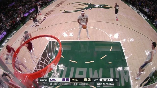 【2022年12月03日】NBA常规赛：湖人vs雄鹿第3节英文原声回放