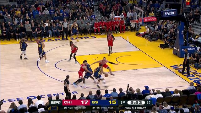 【2022年12月03日 公牛vs勇士集锦】德罗赞突破分球多森姆三分穿针 卢尼接汤普森喂饼双手暴扣