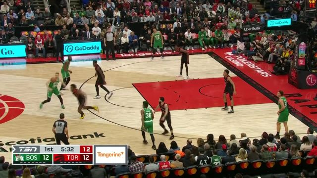 【2022年12月06日 凯尔特人vs猛龙集锦】阿奴诺比半路杀出截胡抢断 反击一条龙滑翔劈扣