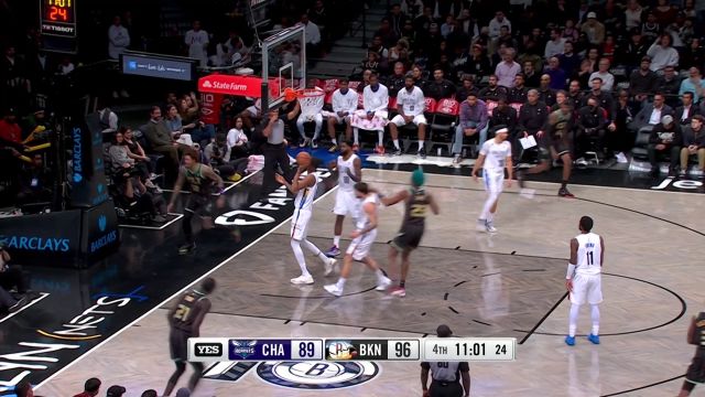 【2022年12月08日 黄蜂vs篮网集锦】勇冠千军冲破敌阵 乌布雷无视防守迎着两人突破得手