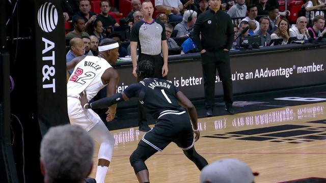 【2022年12月09日 快船vs热火集锦】巴特勒突施冷箭 转身过人轻松上篮