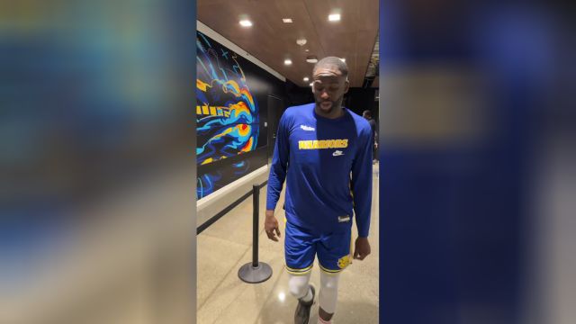 【2022年12月11日 凯尔特人vs勇士集锦】不愧是更衣室领袖 格林赢球后心情大好逢人就打招呼