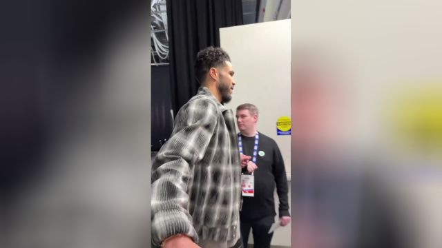 【2022年12月11日 凯尔特人vs勇士集锦】自带大佬气质！塔图姆率队抵达大通中心