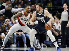 东契奇33分滑翔劈扣抱头不敢信！伍德轰32+12独行侠大胜开拓者